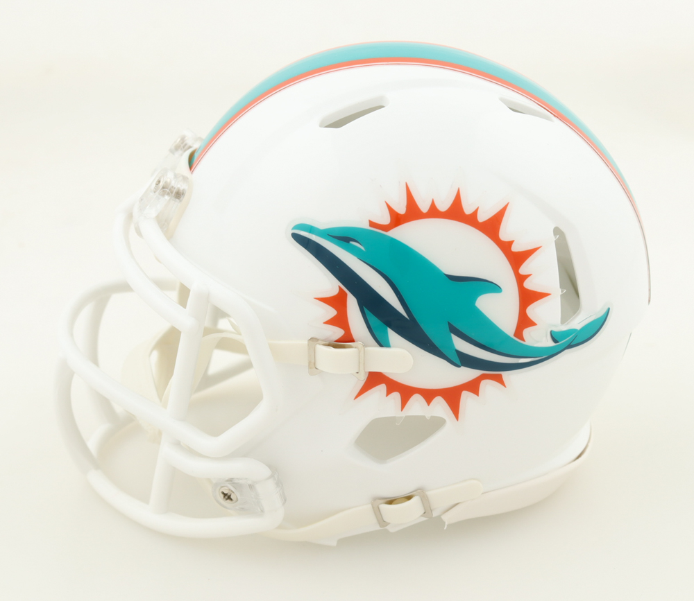 De'Von Achane Signed Dolphins Speed Mini Helmet (Beckett) at PristineAuction.com De'Von Achane Signed Dolphins Speed Mini Helmet (Beckett) at PristineAuction.com