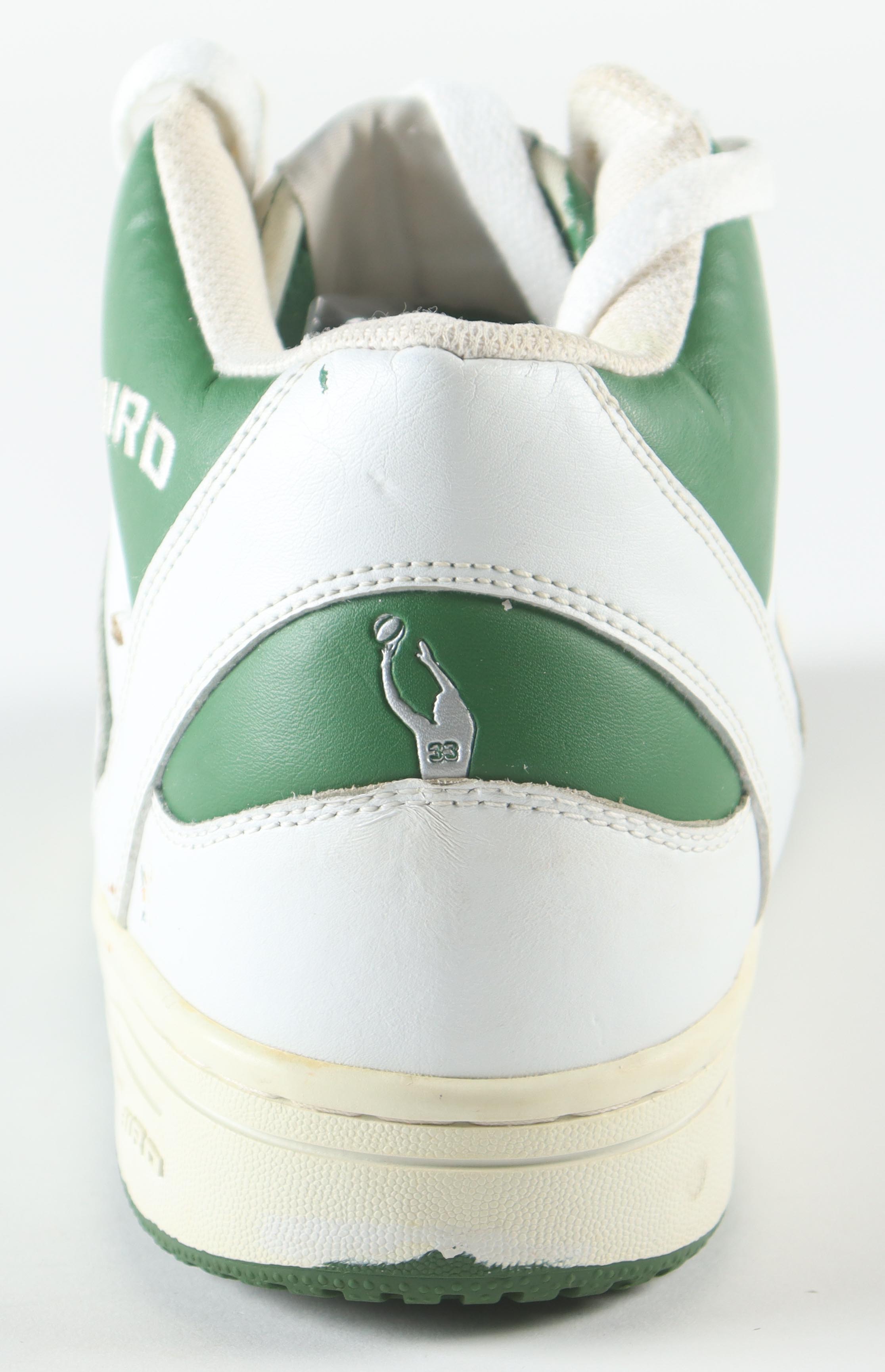 Larry Bird Signed Vintage Player Model Basketball Shoe With Acrylic Display Case (Beckett) at PristineAuction.com Larry Bird Signed Vintage Player Model Basketball Shoe With Acrylic Display Case (Beckett) at PristineAuction.com