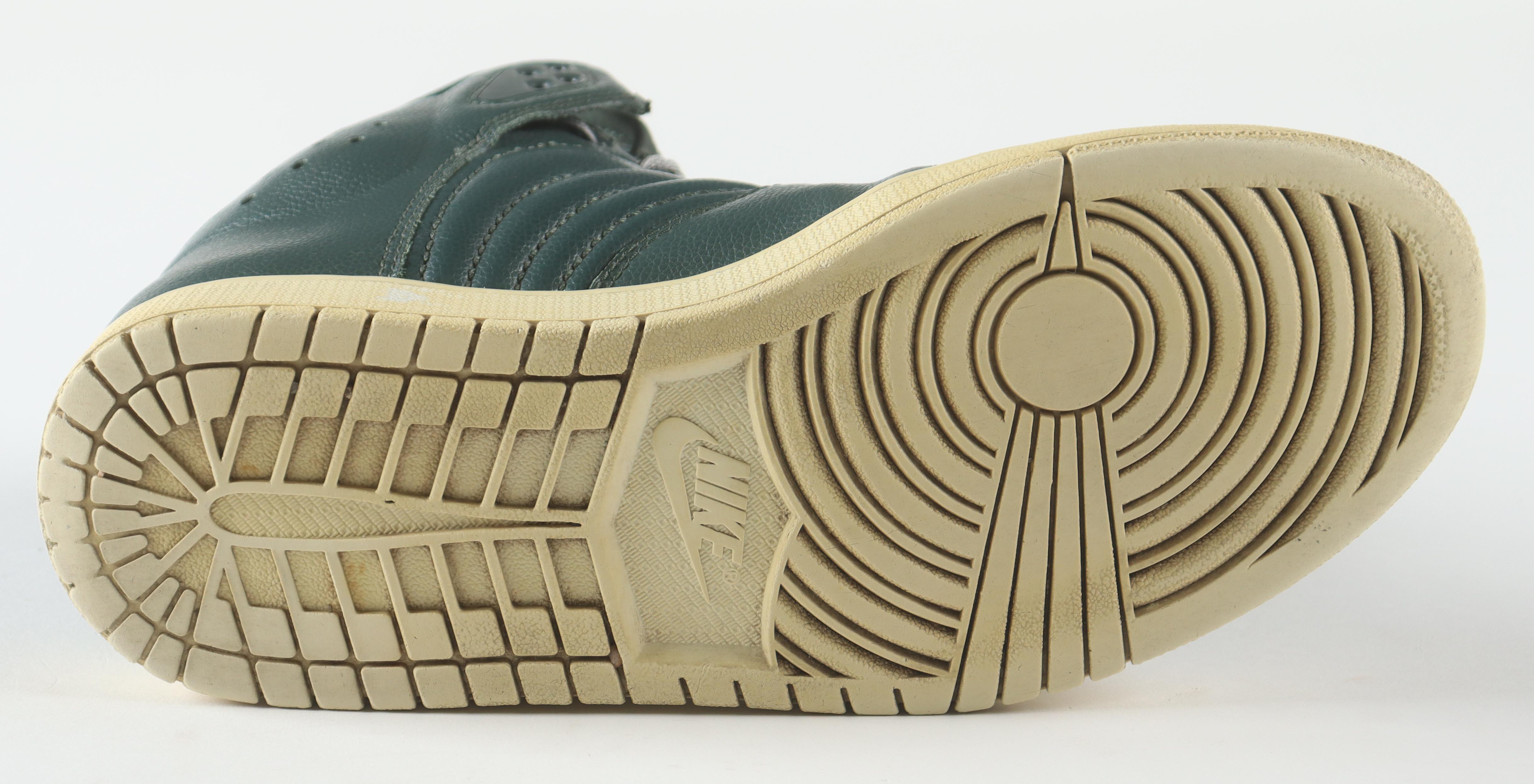 Larry Bird Signed Vintage Nike Air Jordan Celtics Basketball Shoe In Display Case (Beckett) at PristineAuction.com Larry Bird Signed Vintage Nike Air Jordan Celtics Basketball Shoe In Display Case (Beckett) at PristineAuction.com