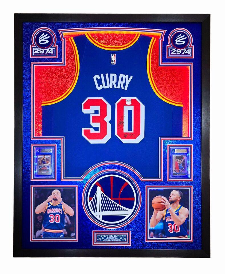 Stephen Curry Signed Warriors Custom Framed Nike Jersey LED Display Inscribed "3PT King" with 2018 Panini Prizm Silver #222 (BGS 9.5) & Signed Sticker on 2021-22 Panini Prizm NBA 75th Logo #14 (BGS) (JSA) at PristineAuction.com Stephen Curry Signed Warriors Custom Framed Nike Jersey LED Display Inscribed "3PT King" with 2018 Panini Prizm Silver #222 (BGS 9.5) & Signed Sticker on 2021-22 Panini Prizm NBA 75th Logo #14 (BGS) (JSA) at PristineAuction.com