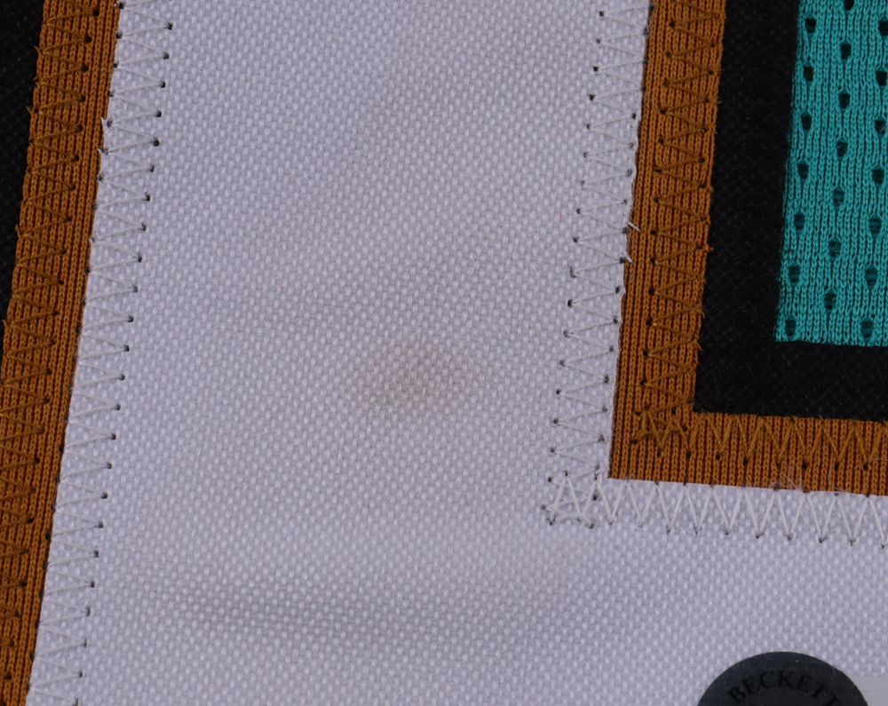 Maurice Jones-Drew Signed Jersey (Beckett) at PristineAuction.com Maurice Jones-Drew Signed Jersey (Beckett) at PristineAuction.com