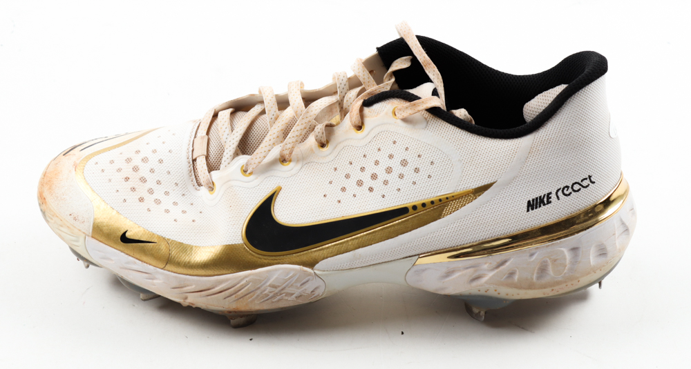 Jonny Gomes Signed Game-Used Nike Baseball Cleat (JSA) at PristineAuction.com Jonny Gomes Signed Game-Used Nike Baseball Cleat (JSA) at PristineAuction.com