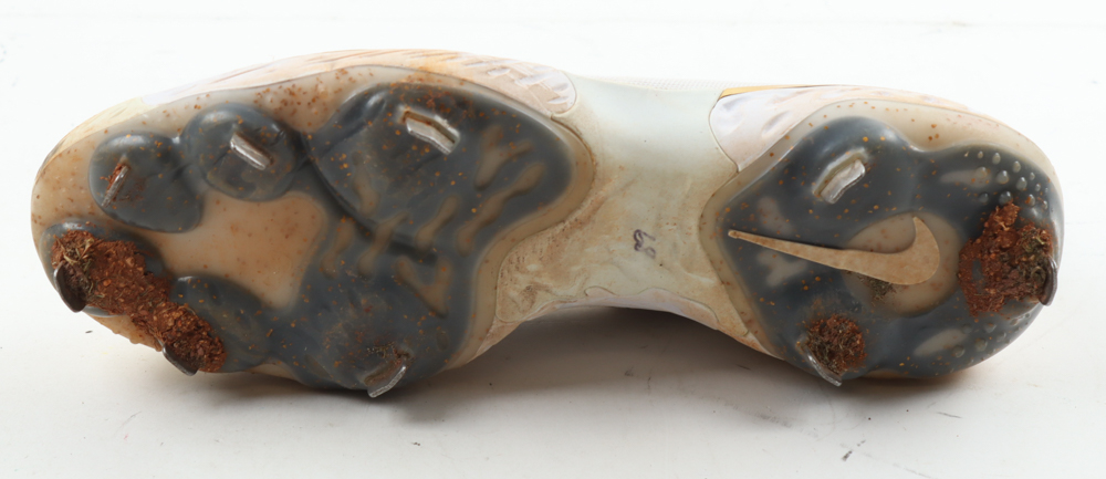 Jonny Gomes Signed Game-Used Nike Baseball Cleat (JSA) at PristineAuction.com Jonny Gomes Signed Game-Used Nike Baseball Cleat (JSA) at PristineAuction.com