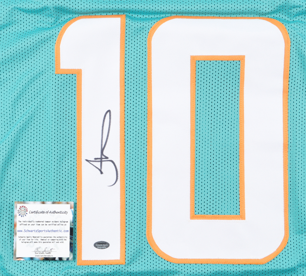 Tyreek Hill Signed Jersey (Schwartz) at PristineAuction.com Tyreek Hill Signed Jersey (Schwartz) at PristineAuction.com