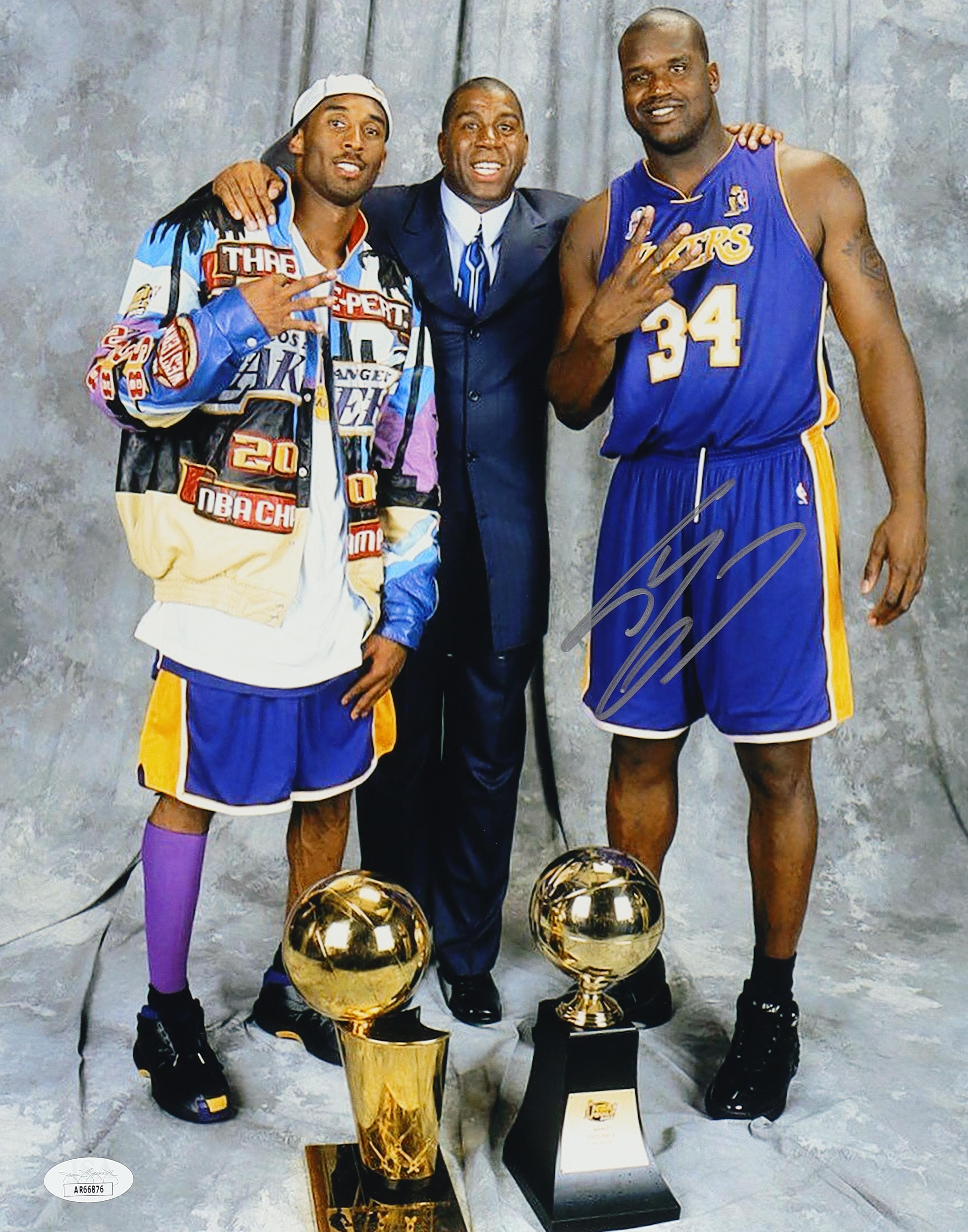 Shaquille O'Neal Signed Lakers 11x14 Photo (JSA) at PristineAuction.com Shaquille O'Neal Signed Lakers 11x14 Photo (JSA) at PristineAuction.com