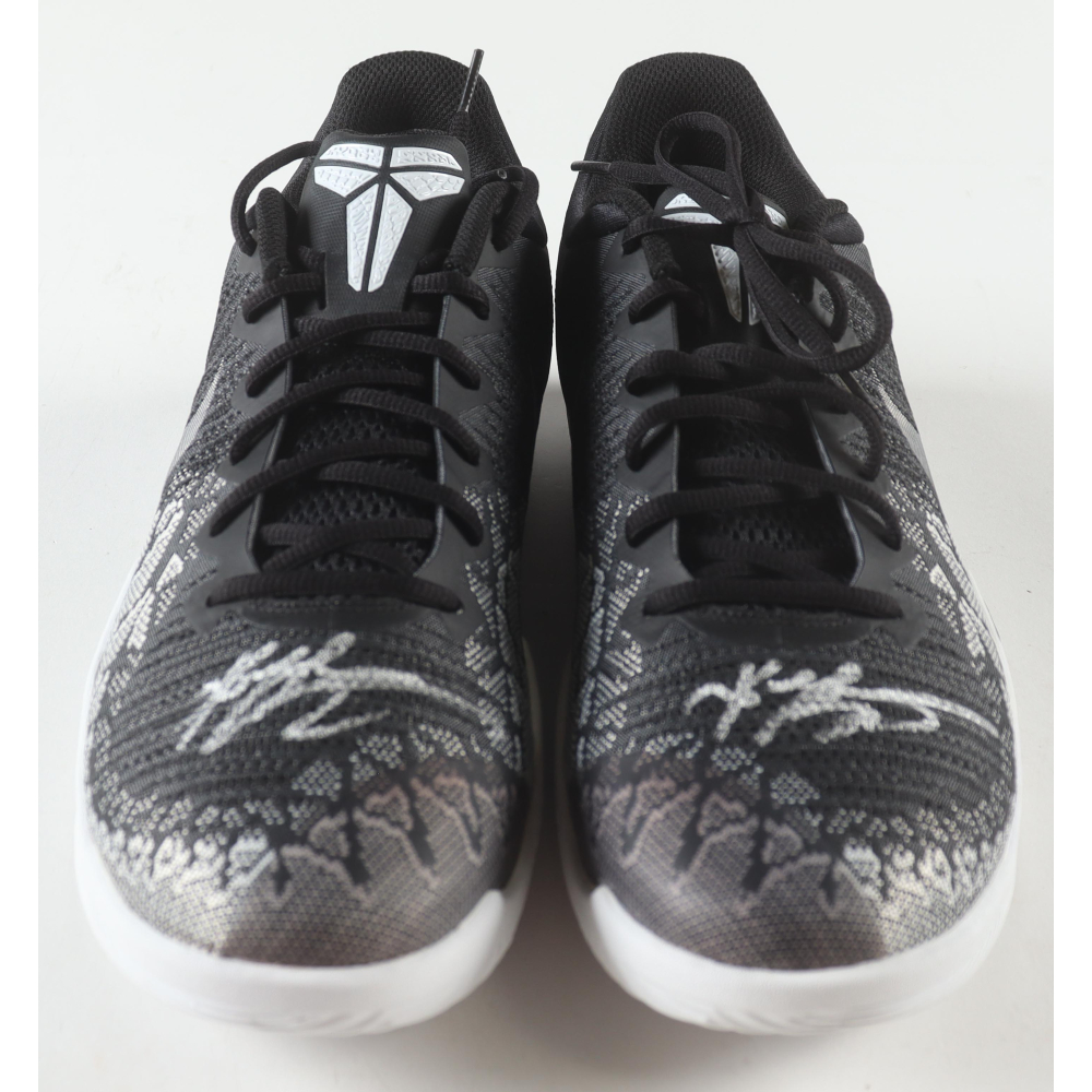 Kobe Bryant Signed Pair of Kobe Mamba Rage Basketball Shoes  display picture 2