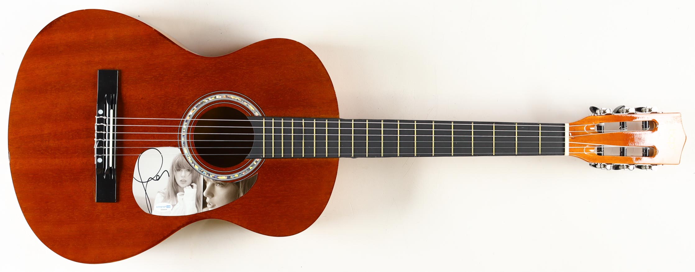 Taylor Swift Signed 38" Acoustic Guitar (AutographCOA) at PristineAuction.com Taylor Swift Signed 38" Acoustic Guitar (AutographCOA) at PristineAuction.com