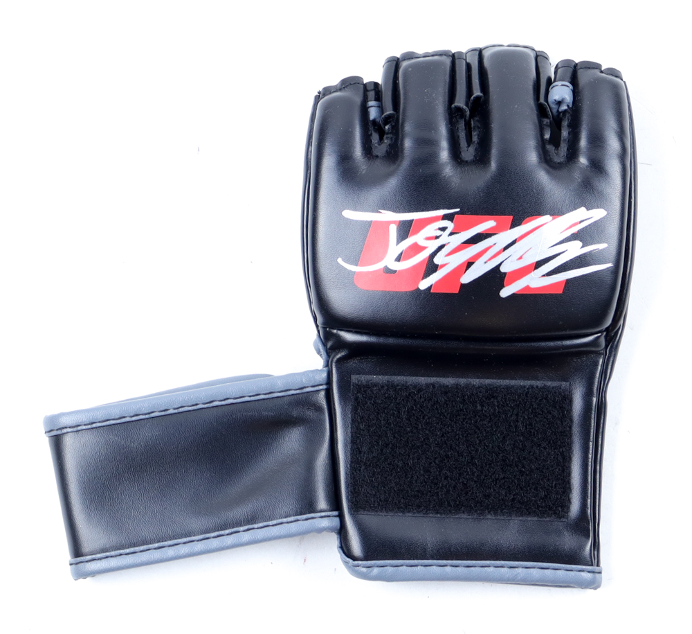 Jorge "Gamebred" Masvidal Signed UFC Fight Glove (Beckett) at PristineAuction.com Jorge "Gamebred" Masvidal Signed UFC Fight Glove (Beckett) at PristineAuction.com