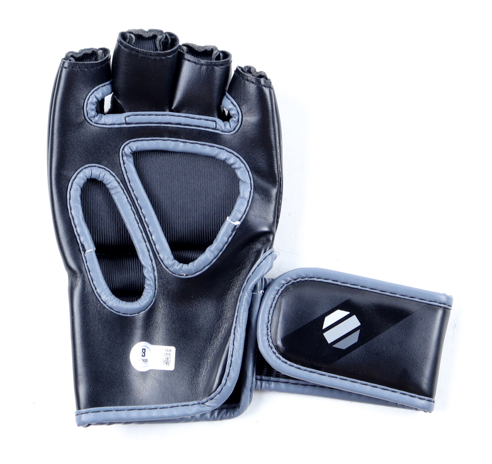 Ryan "Darth" Bader Signed UFC Fight Glove (Beckett) at PristineAuction.com Ryan "Darth" Bader Signed UFC Fight Glove (Beckett) at PristineAuction.com