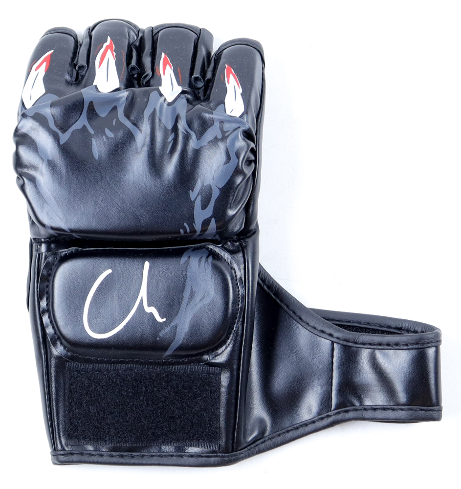 Marlon "Chito" Vera Signed UFC Glove (Beckett) at PristineAuction.com Marlon "Chito" Vera Signed UFC Glove (Beckett) at PristineAuction.com