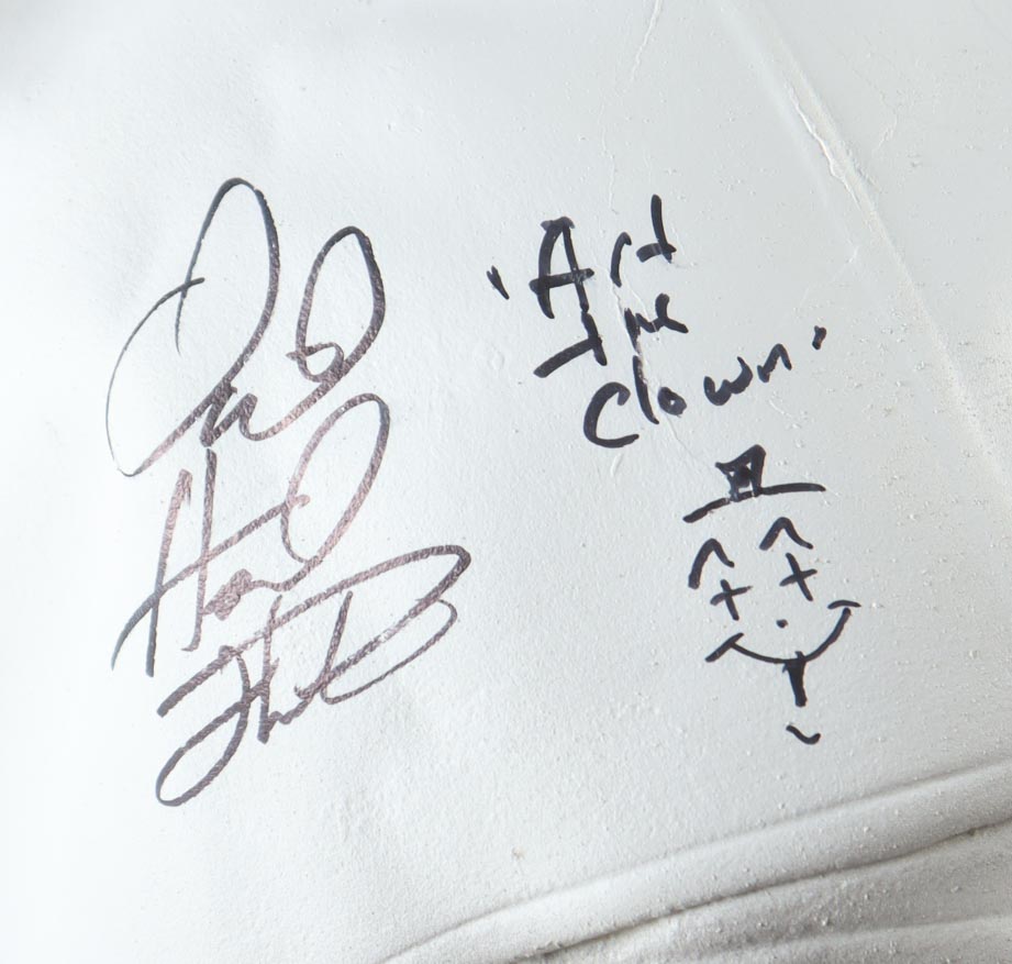 David Howard Thornton Signed "Terrifier 2" Mask Inscribed "Art The Clown" (JSA) at PristineAuction.com David Howard Thornton Signed "Terrifier 2" Mask Inscribed "Art The Clown" (JSA) at PristineAuction.com