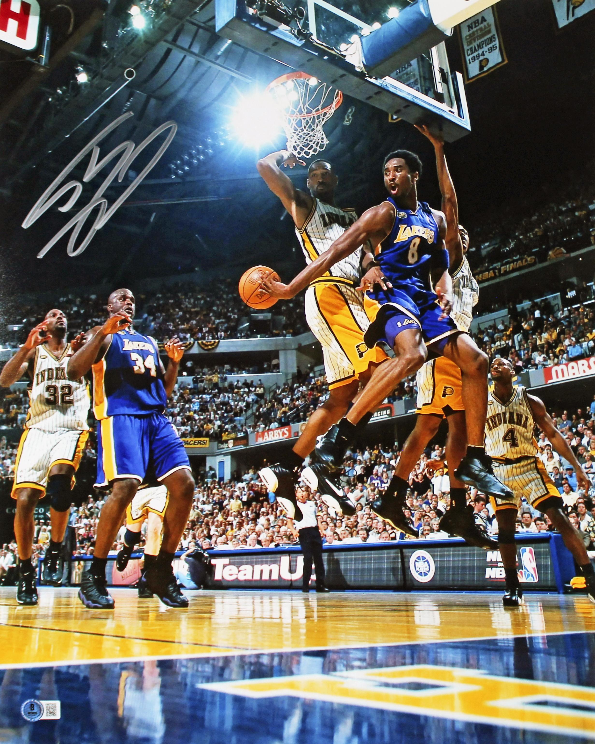 Shaquille O'Neal Signed Lakers 16x20 Photo (Beckett) at PristineAuction.com Shaquille O'Neal Signed Lakers 16x20 Photo (Beckett) at PristineAuction.com