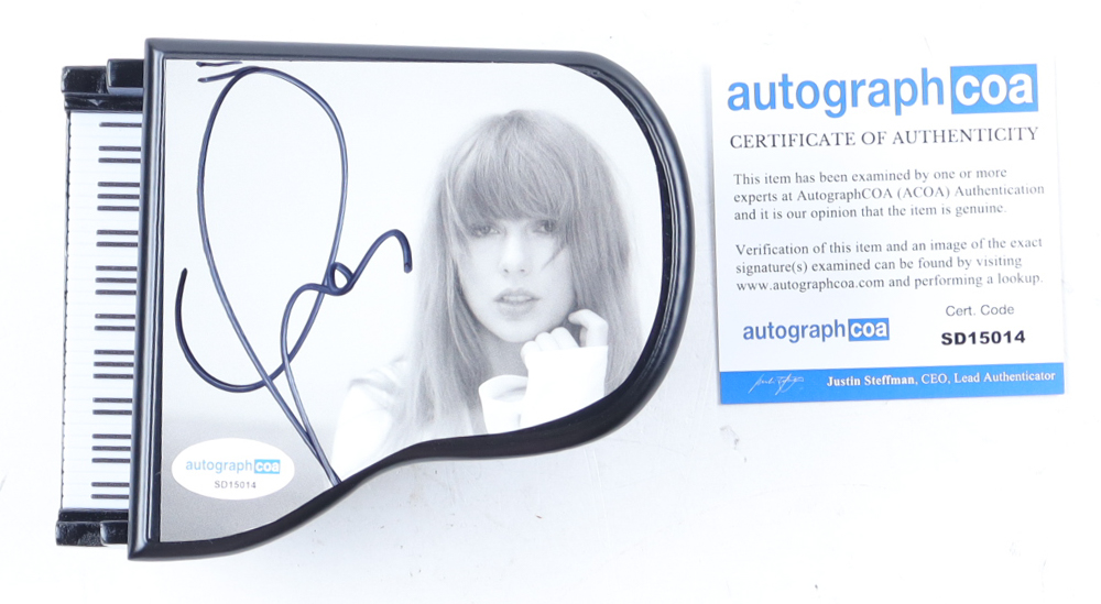 Taylor Swift Signed Mini Piano (AutographCOA) at PristineAuction.com Taylor Swift Signed Mini Piano (AutographCOA) at PristineAuction.com