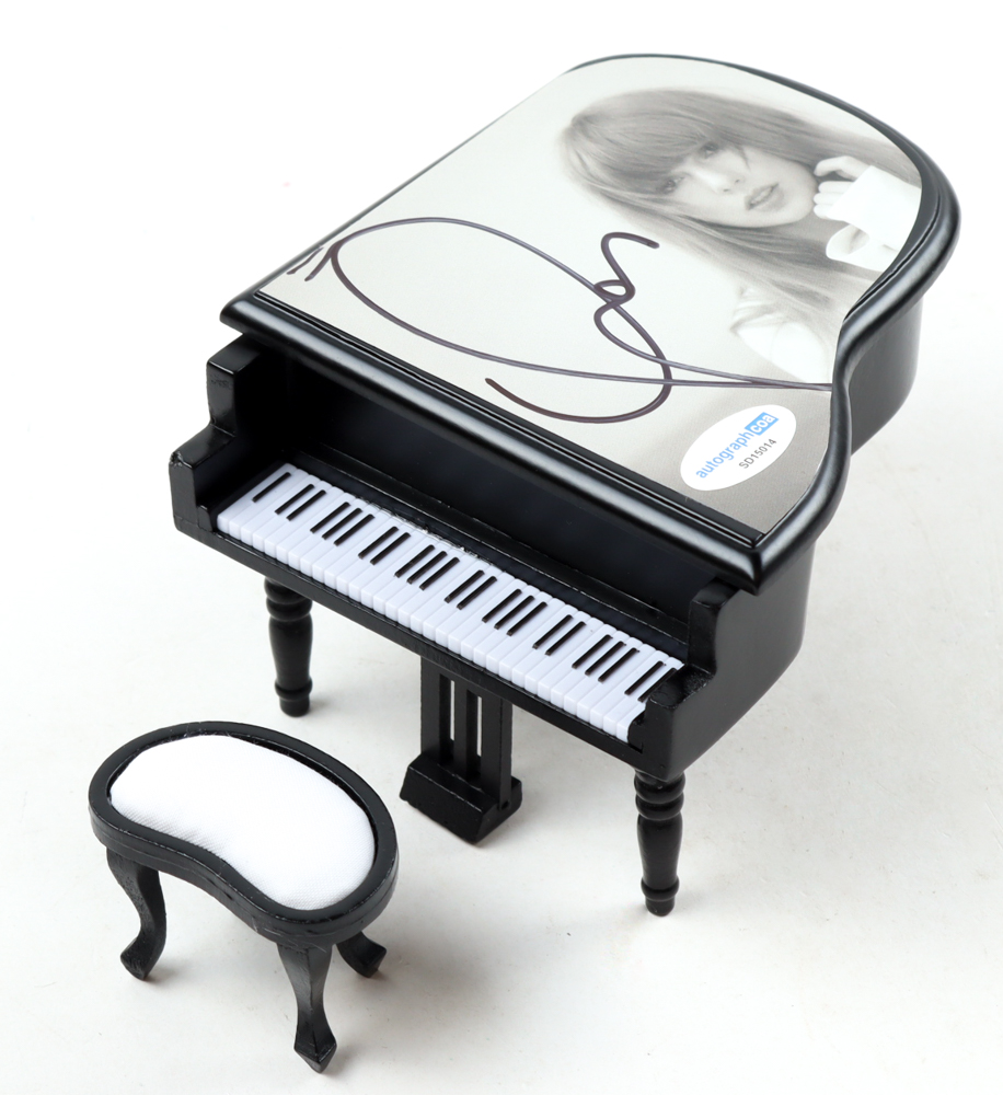 Taylor Swift Signed Mini Piano (AutographCOA) at PristineAuction.com Taylor Swift Signed Mini Piano (AutographCOA) at PristineAuction.com