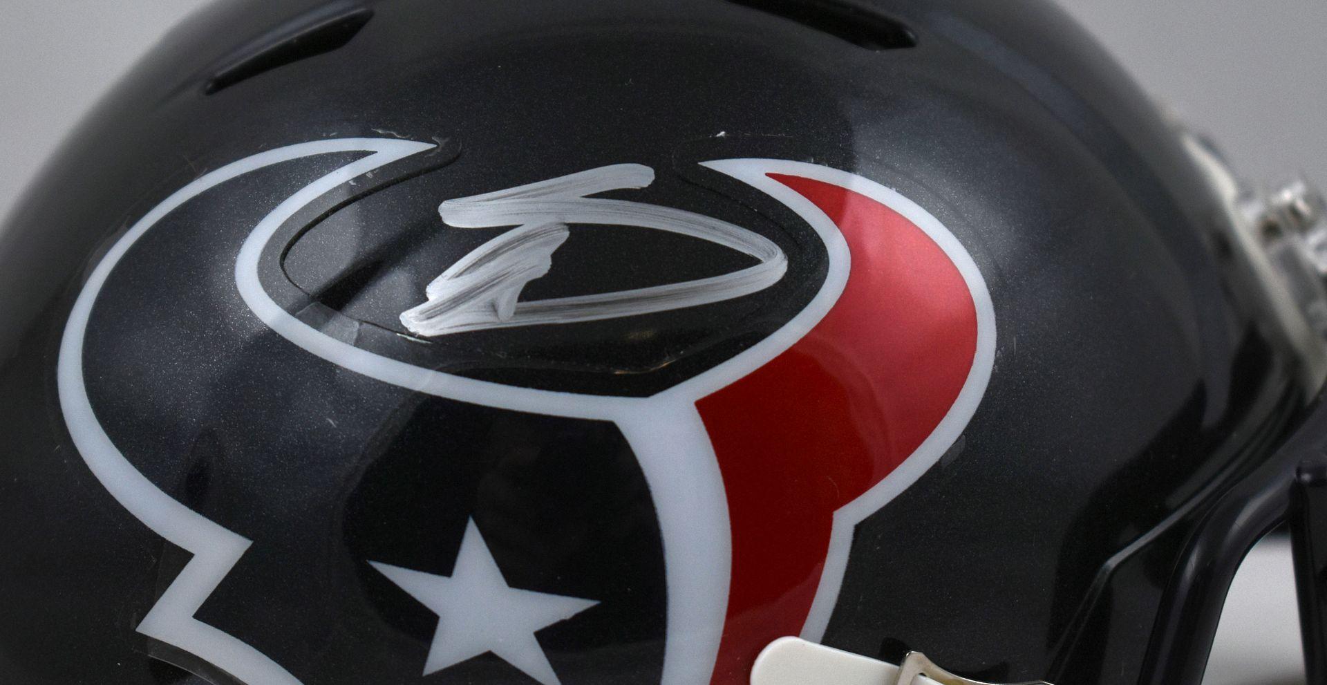 Stefon Diggs Signed Texans Speed Mini Helmet (Beckett) at PristineAuction.com Stefon Diggs Signed Texans Speed Mini Helmet (Beckett) at PristineAuction.com