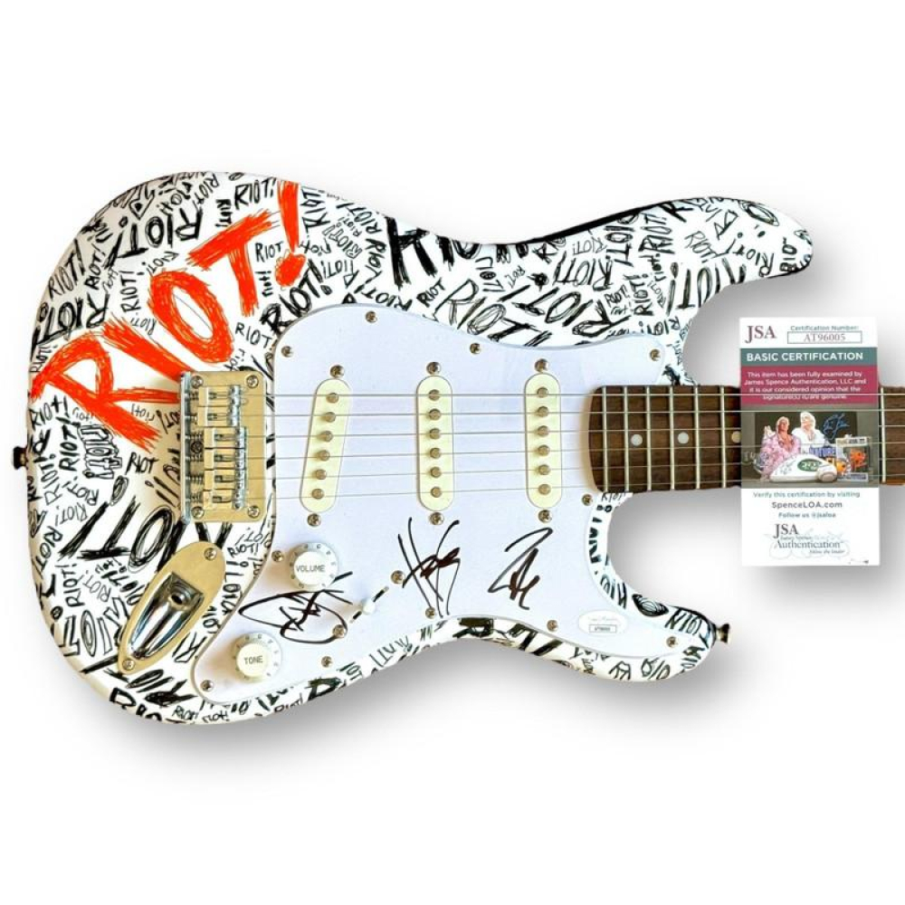 Hayley Williams, Taylor York \u0026 Zac Farrow Signed Paramore \, image size:1000x1000