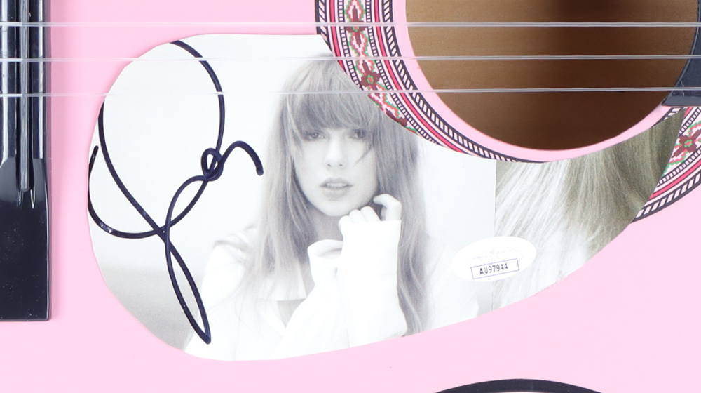 Taylor Swift Signed 38" Acoustic Guitar (JSA) at PristineAuction.com Taylor Swift Signed 38" Acoustic Guitar (JSA) at PristineAuction.com