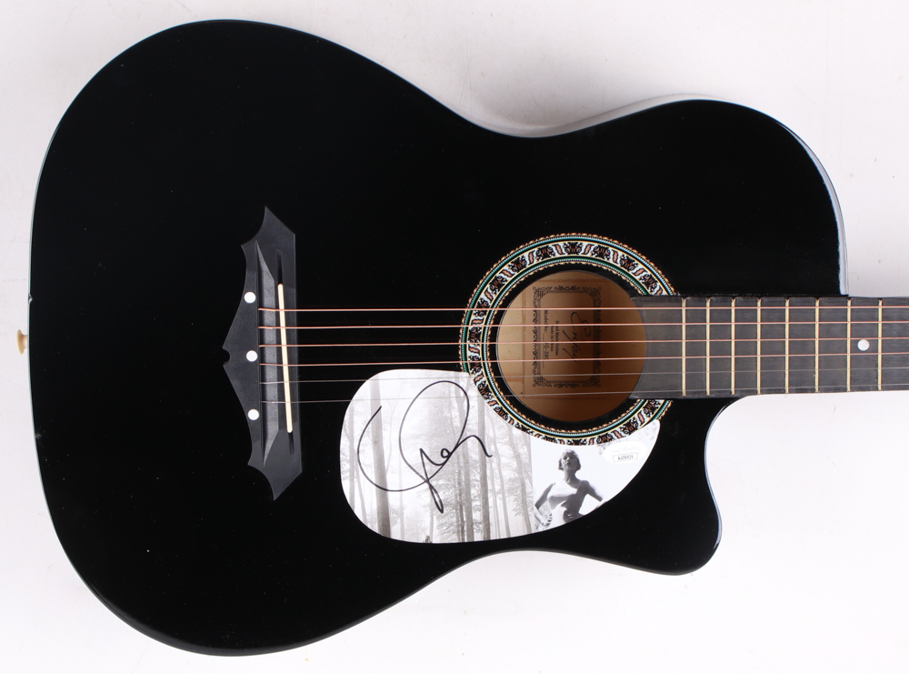 Taylor Swift Signed 38" Acoustic Guitar (JSA) at PristineAuction.com Taylor Swift Signed 38" Acoustic Guitar (JSA) at PristineAuction.com