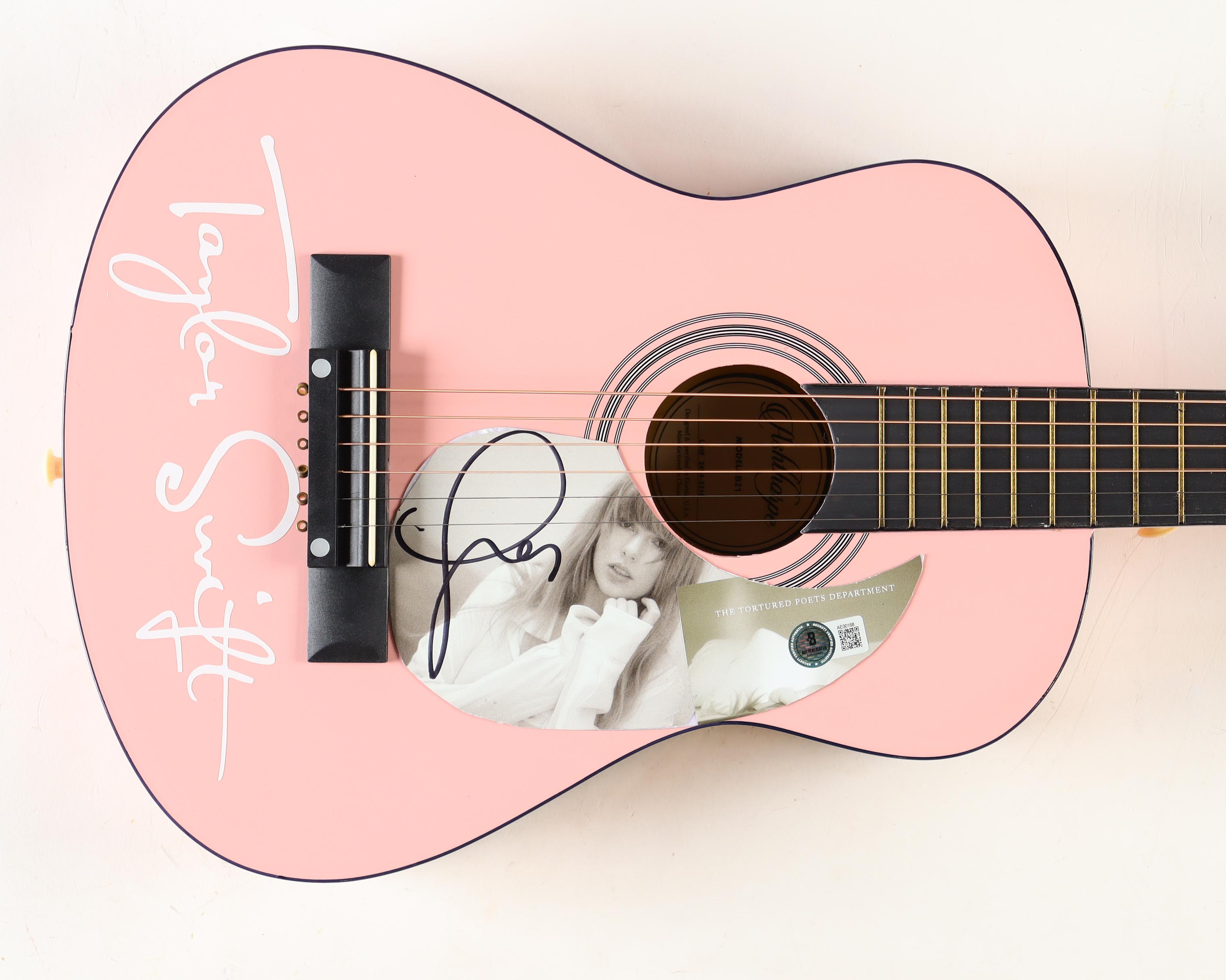 Taylor Swift Signed 30" Acoustic Guitar (Beckett) at PristineAuction.com Taylor Swift Signed 30" Acoustic Guitar (Beckett) at PristineAuction.com