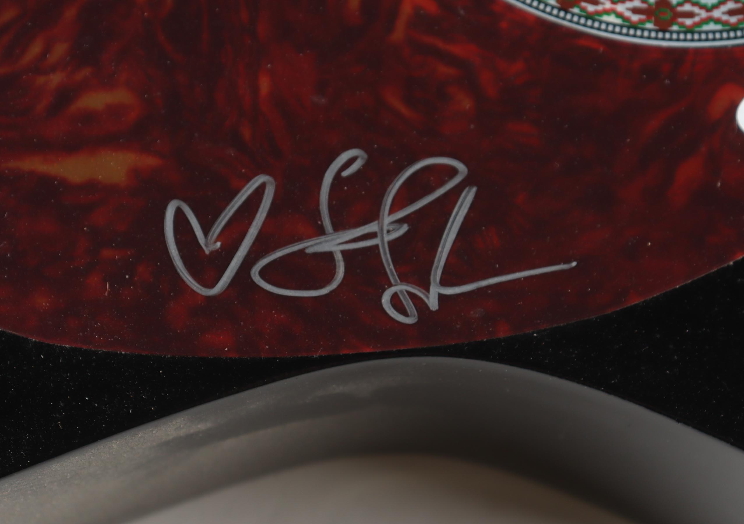 Lisa Loeb Signed 38" Acoustic Guitar (JSA) at PristineAuction.com Lisa Loeb Signed 38" Acoustic Guitar (JSA) at PristineAuction.com