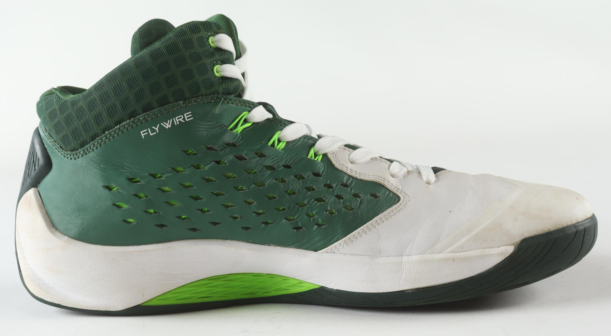 Larry Bird Signed Vintage Nike Air Jordan Celtics Basketball Shoe (Beckett) at PristineAuction.com Larry Bird Signed Vintage Nike Air Jordan Celtics Basketball Shoe (Beckett) at PristineAuction.com