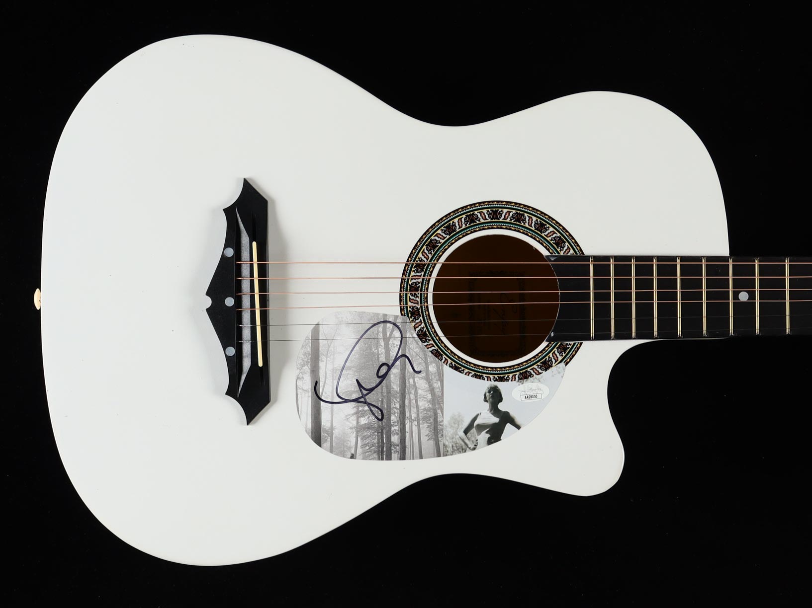 Taylor Swift Signed 38" Acoustic Guitar (JSA) at PristineAuction.com Taylor Swift Signed 38" Acoustic Guitar (JSA) at PristineAuction.com