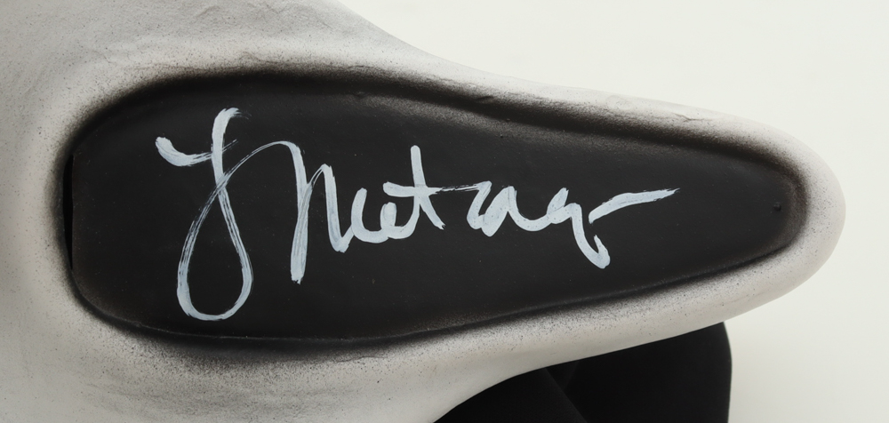 Laurie Metcalf Signed "Scream" Ghostface Mask (Beckett) at PristineAuction.com Laurie Metcalf Signed "Scream" Ghostface Mask (Beckett) at PristineAuction.com