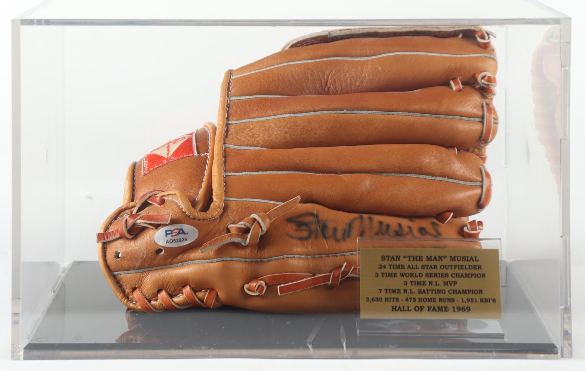 Stan Musial Signed "Stan The Man" Glove With Nameplate Acrylic Display Case (PSA) at PristineAuction.com Stan Musial Signed "Stan The Man" Glove With Nameplate Acrylic Display Case (PSA) at PristineAuction.com