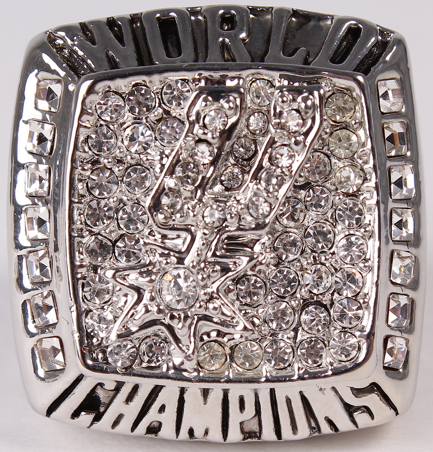 Tim Duncan San Antonio Spurs High Quality Replica 2003 NBA World Champions Ring at PristineAuction.com Tim Duncan San Antonio Spurs High Quality Replica 2003 NBA World Champions Ring at PristineAuction.com
