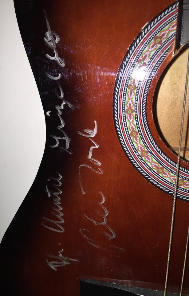 The Monkees Band-Signed Acoustic Guitar with (4) Signatures Including Davy Jones, Michael Nesmith, Peter Tork & Micky Dolenz (JSA LOA) at PristineAuction.com The Monkees Band-Signed Acoustic Guitar with (4) Signatures Including Davy Jones, Michael Nesmith, Peter Tork & Micky Dolenz (JSA LOA) at PristineAuction.com