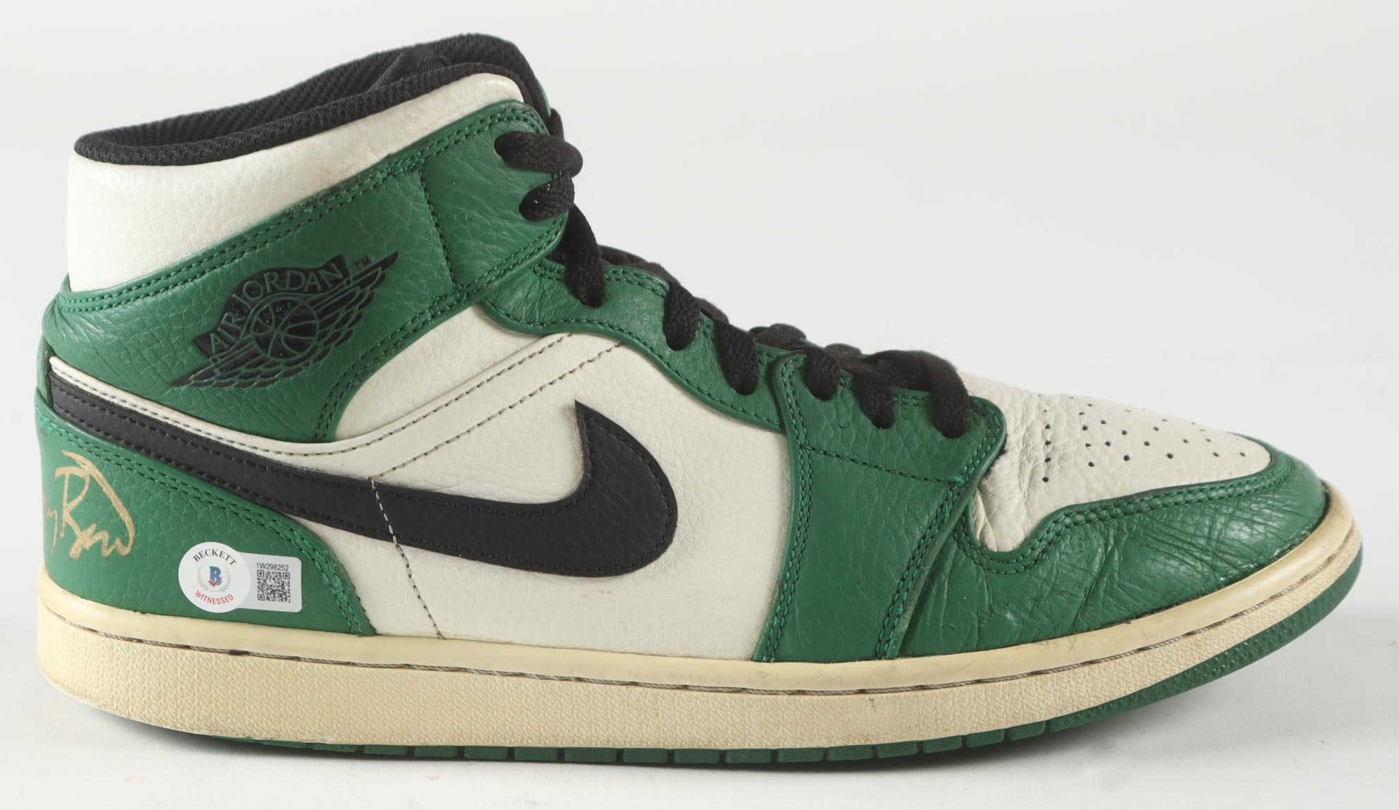 Larry Bird Signed Nike Air Jordan Celtics Basketball Shoe In Display Case (Beckett) at PristineAuction.com Larry Bird Signed Nike Air Jordan Celtics Basketball Shoe In Display Case (Beckett) at PristineAuction.com