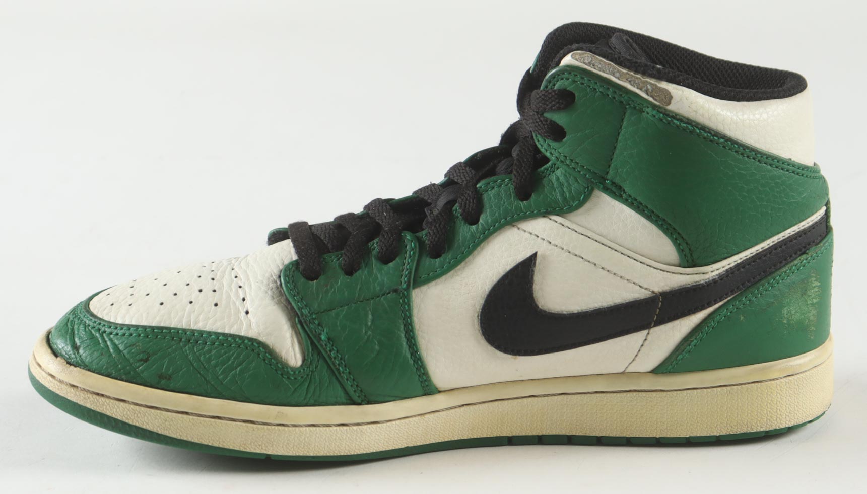 Larry Bird Signed Nike Air Jordan Celtics Basketball Shoe In Display Case (Beckett) at PristineAuction.com Larry Bird Signed Nike Air Jordan Celtics Basketball Shoe In Display Case (Beckett) at PristineAuction.com