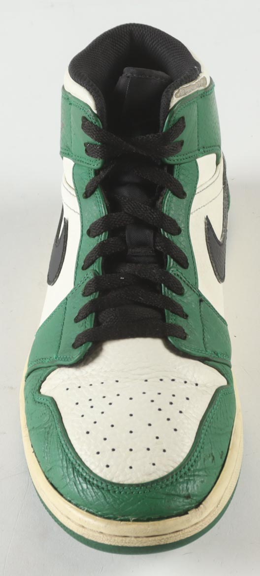 Larry Bird Signed Nike Air Jordan Celtics Basketball Shoe In Display Case (Beckett) at PristineAuction.com Larry Bird Signed Nike Air Jordan Celtics Basketball Shoe In Display Case (Beckett) at PristineAuction.com