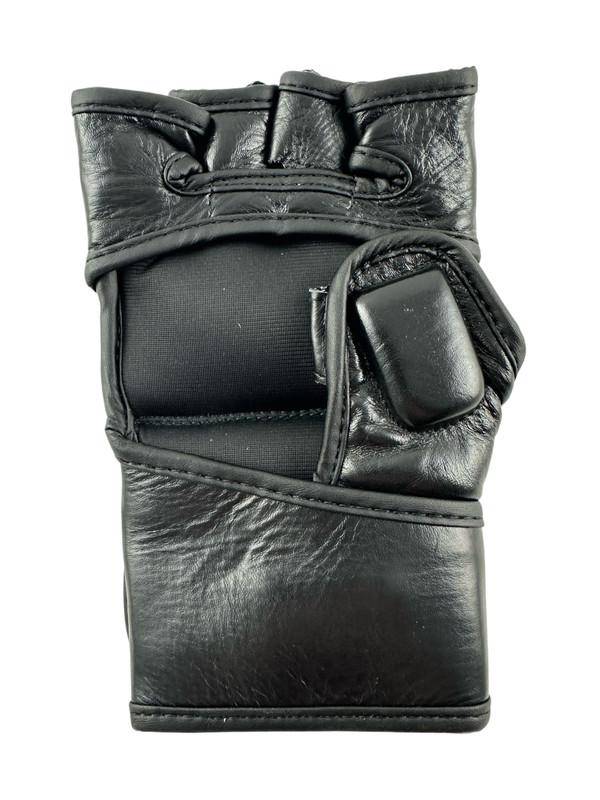 Erin Blanchfield Signed MMA Glove (Blanchfield) at PristineAuction.com Erin Blanchfield Signed MMA Glove (Blanchfield) at PristineAuction.com