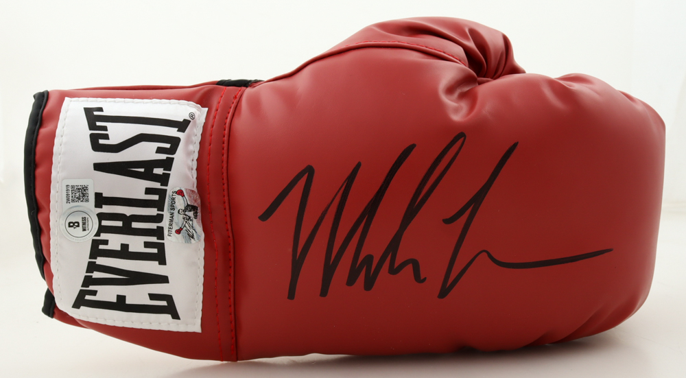 Mike Tyson Signed Everlast Boxing Glove (Beckett & Tyson) at PristineAuction.com Mike Tyson Signed Everlast Boxing Glove (Beckett & Tyson) at PristineAuction.com