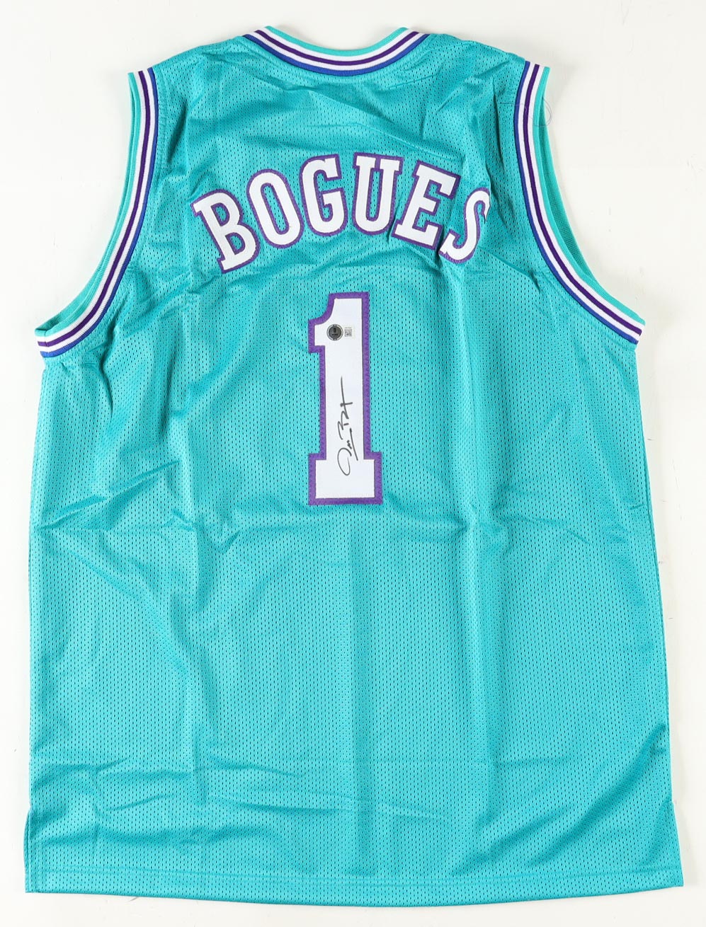 Muggsy Bogues Signed Jersey (Beckett) at PristineAuction.com Muggsy Bogues Signed Jersey (Beckett) at PristineAuction.com