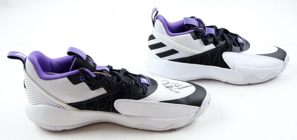 Damian Lillard Signed Pair of Adidas Basketball Shoes (PSA) at PristineAuction.com Damian Lillard Signed Pair of Adidas Basketball Shoes (PSA) at PristineAuction.com