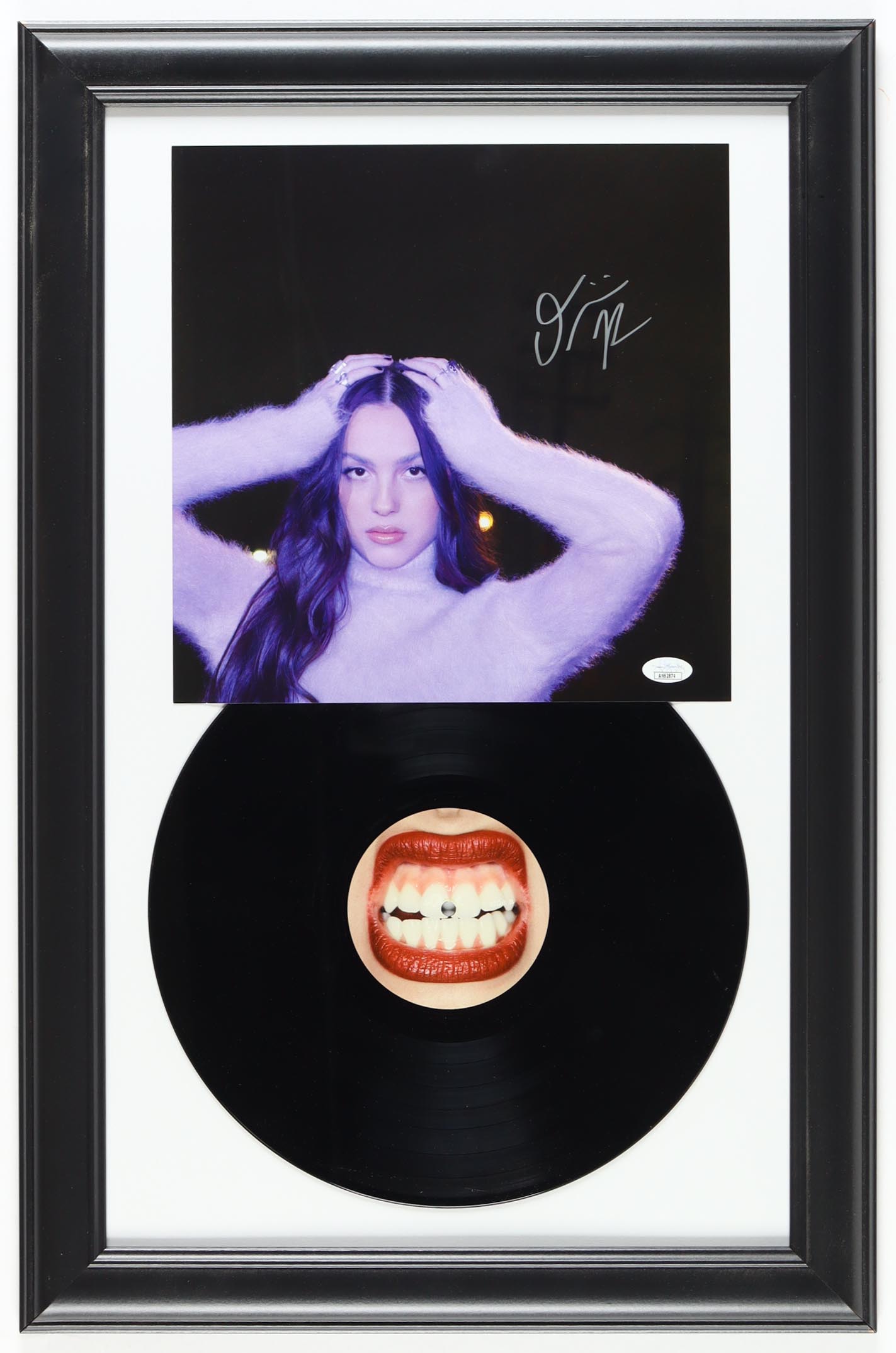 Olivia Rodrigo Signed "GUTS" Custom Framed Record Album Sleeve Display (JSA) at PristineAuction.com Olivia Rodrigo Signed "GUTS" Custom Framed Record Album Sleeve Display (JSA) at PristineAuction.com