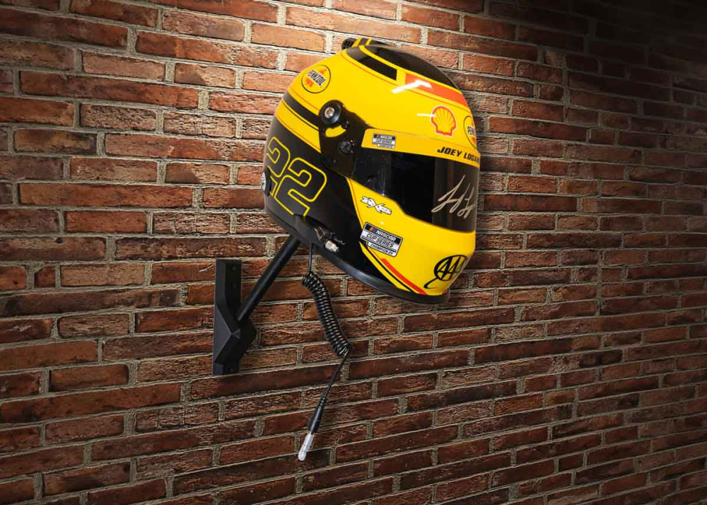 Full-Size Helmet Wall Mount at PristineAuction.com Full-Size Helmet Wall Mount at PristineAuction.com