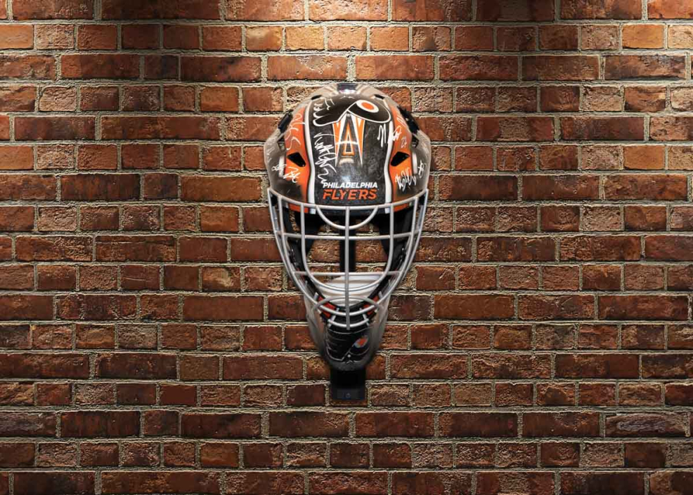 Full-Size Helmet Wall Mount at PristineAuction.com Full-Size Helmet Wall Mount at PristineAuction.com