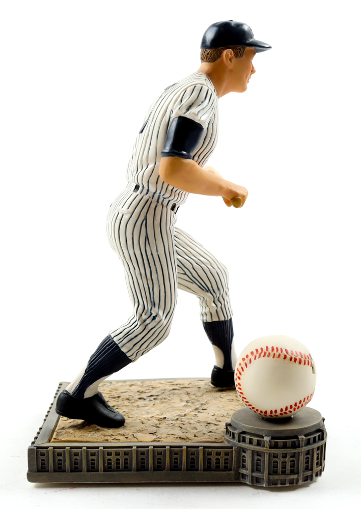Mickey Mantle "Bunting From The Left" Yankees Sports Impressions Vintage Ceramic Figure at PristineAuction.com Mickey Mantle "Bunting From The Left" Yankees Sports Impressions Vintage Ceramic Figure at PristineAuction.com