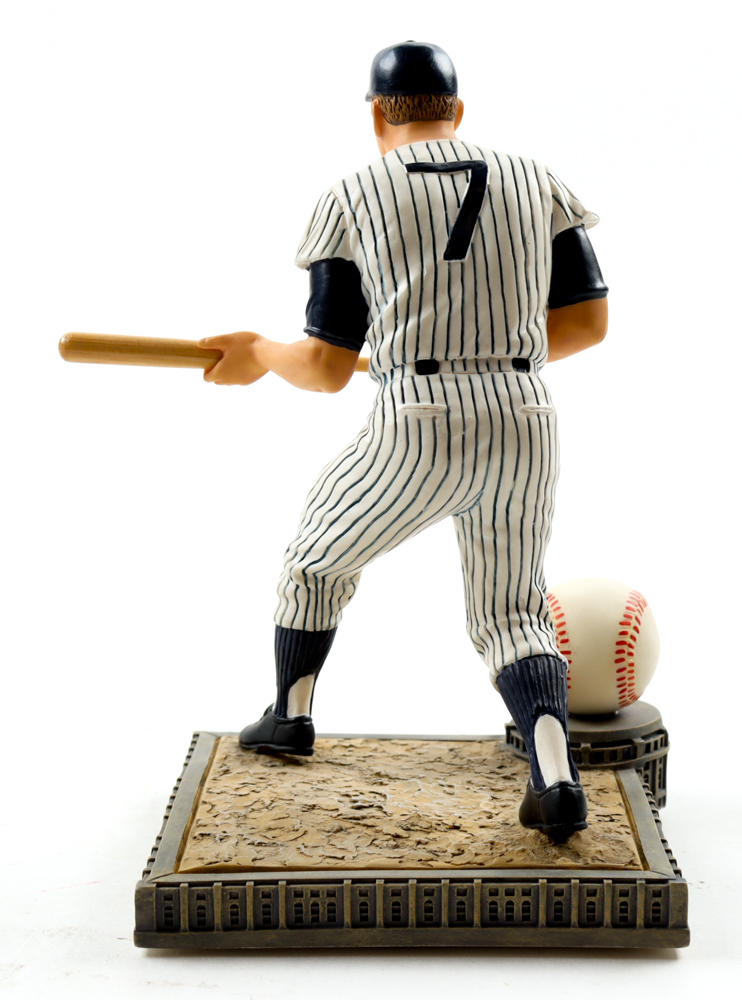 Mickey Mantle "Bunting From The Left" Yankees Sports Impressions Vintage Ceramic Figure at PristineAuction.com Mickey Mantle "Bunting From The Left" Yankees Sports Impressions Vintage Ceramic Figure at PristineAuction.com