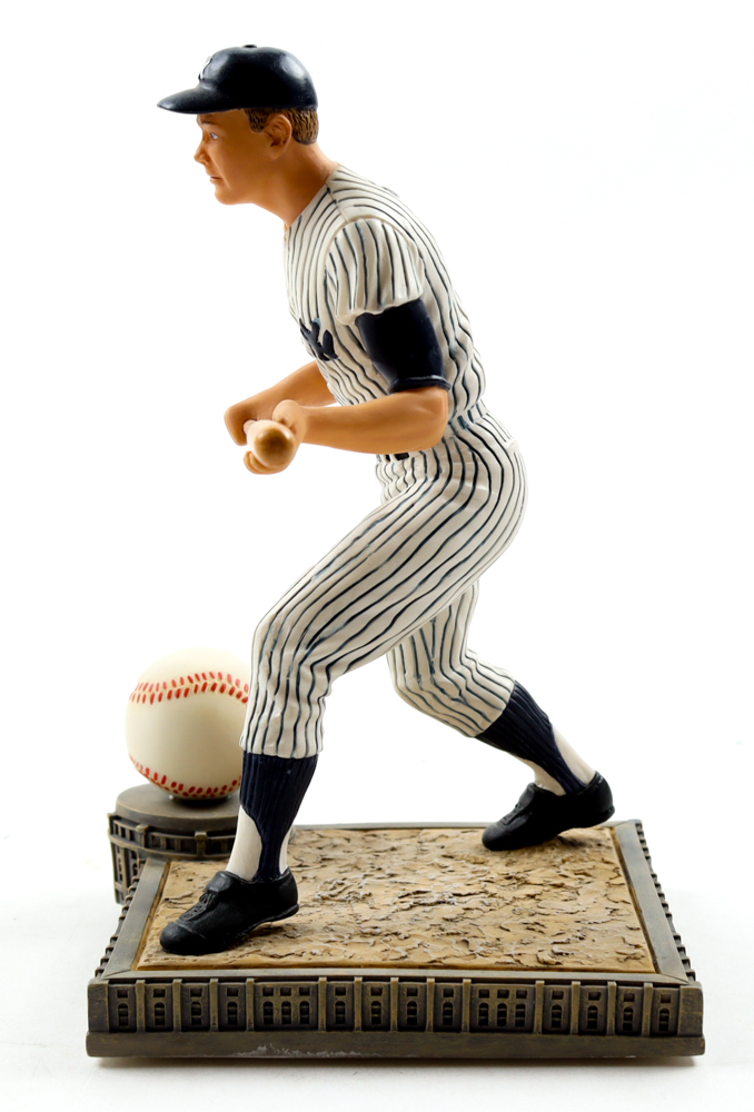 Mickey Mantle "Bunting From The Left" Yankees Sports Impressions Vintage Ceramic Figure at PristineAuction.com Mickey Mantle "Bunting From The Left" Yankees Sports Impressions Vintage Ceramic Figure at PristineAuction.com
