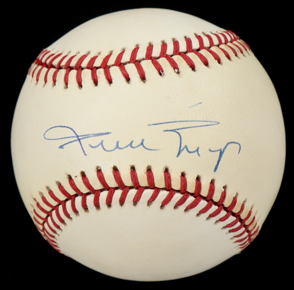 Willie Mays Signed ONL Baseball (Beckett) at PristineAuction.com Willie Mays Signed ONL Baseball (Beckett) at PristineAuction.com