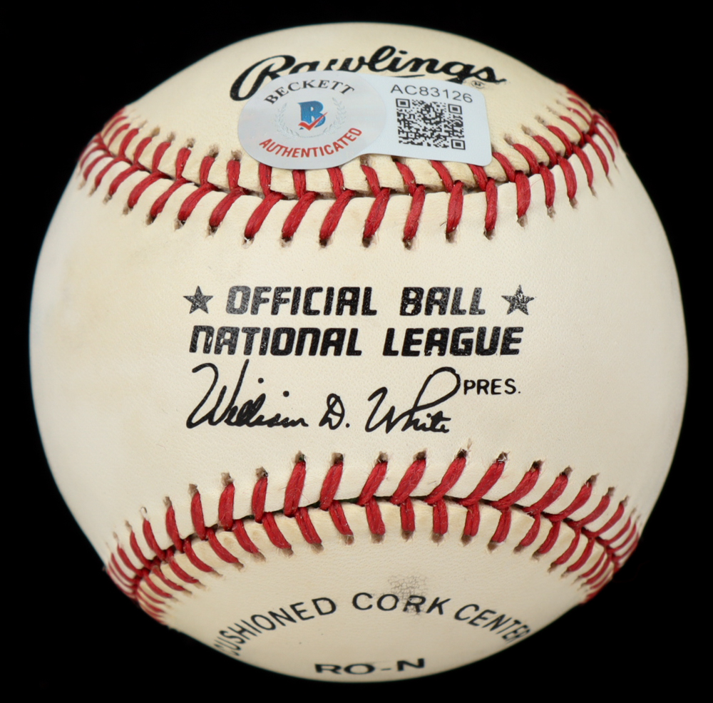 Willie Mays Signed ONL Baseball (Beckett) at PristineAuction.com Willie Mays Signed ONL Baseball (Beckett) at PristineAuction.com