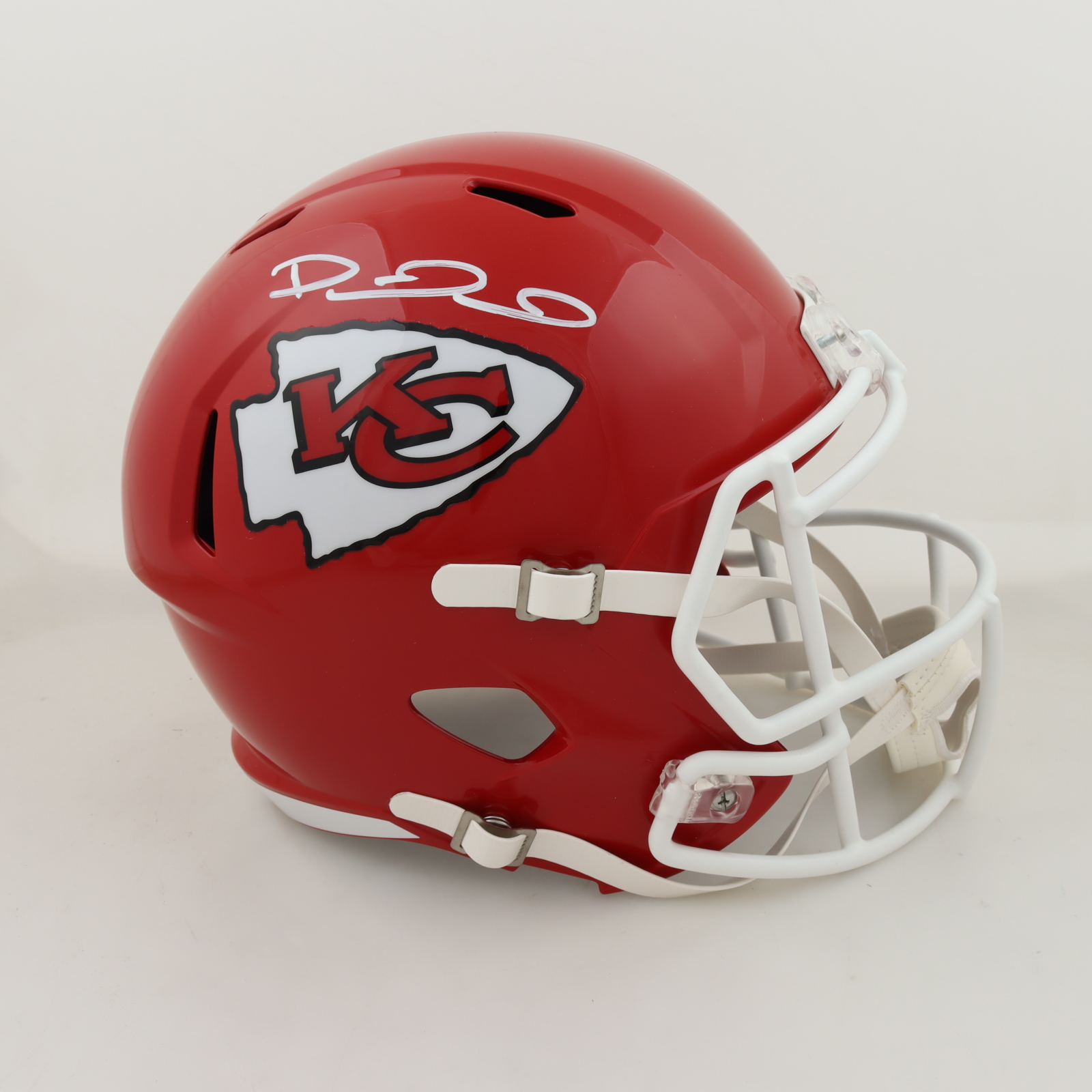 Patrick Mahomes Signed Chiefs Full-Size Speed Helmet (Beckett) at PristineAuction.com Patrick Mahomes Signed Chiefs Full-Size Speed Helmet (Beckett) at PristineAuction.com