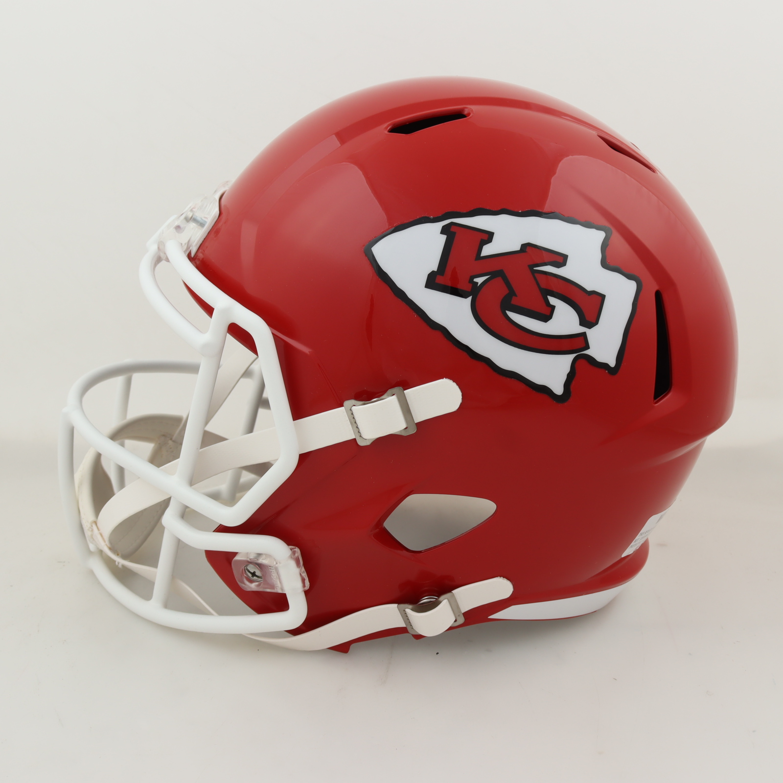 Patrick Mahomes Signed Chiefs Full-Size Speed Helmet (Beckett) at PristineAuction.com Patrick Mahomes Signed Chiefs Full-Size Speed Helmet (Beckett) at PristineAuction.com