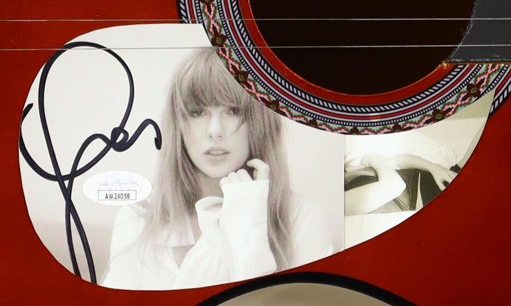 Taylor Swift Signed 38" Acoustic Guitar (JSA) at PristineAuction.com Taylor Swift Signed 38" Acoustic Guitar (JSA) at PristineAuction.com
