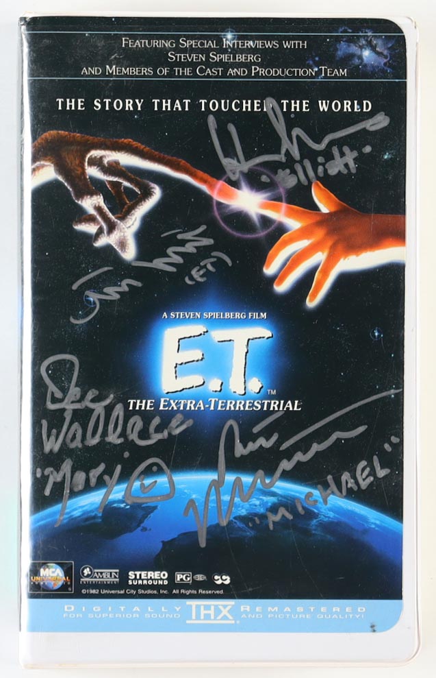 "E.T. The Extra-Terrestrial" VHS Cover Insert Signed By (4) with Dee Wallace, Henry Thomas, Matthew De Meritt & Robert MacNaughton & Character Name Inscriptions (JSA) at PristineAuction.com "E.T. The Extra-Terrestrial" VHS Cover Insert Signed By (4) with Dee Wallace, Henry Thomas, Matthew De Meritt & Robert MacNaughton & Character Name Inscriptions (JSA) at PristineAuction.com