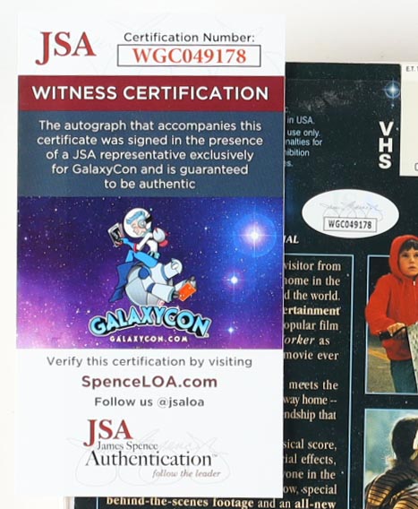 "E.T. The Extra-Terrestrial" VHS Cover Insert Signed By (4) with Dee Wallace, Henry Thomas, Matthew De Meritt & Robert MacNaughton & Character Name Inscriptions (JSA) at PristineAuction.com "E.T. The Extra-Terrestrial" VHS Cover Insert Signed By (4) with Dee Wallace, Henry Thomas, Matthew De Meritt & Robert MacNaughton & Character Name Inscriptions (JSA) at PristineAuction.com